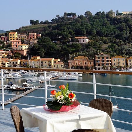 Hotel Plaza Porto Azzurro Bagian luar foto