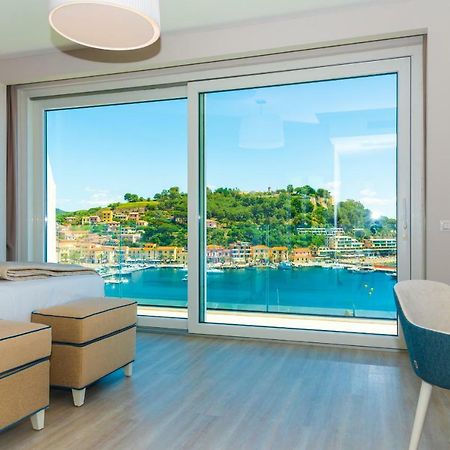 Hotel Plaza Porto Azzurro Bagian luar foto