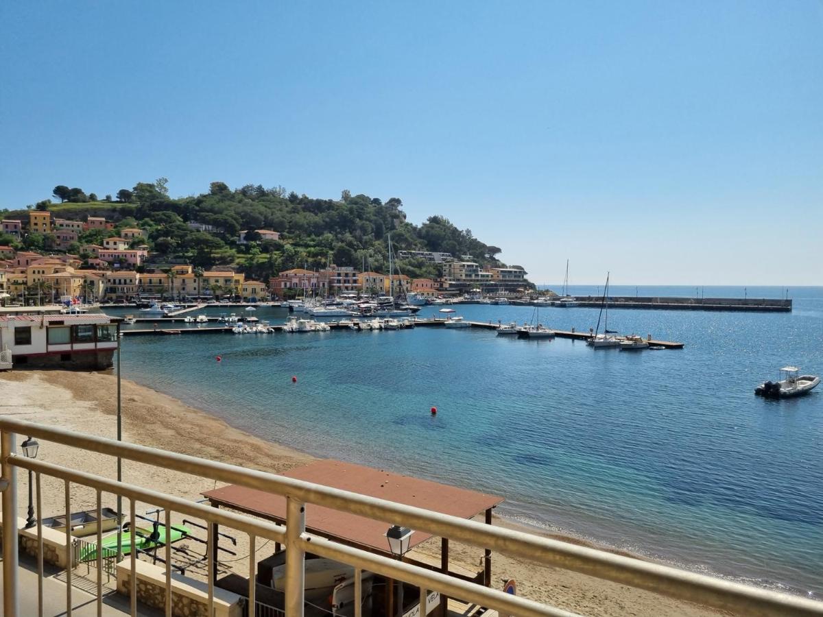 Hotel Plaza Porto Azzurro Bagian luar foto