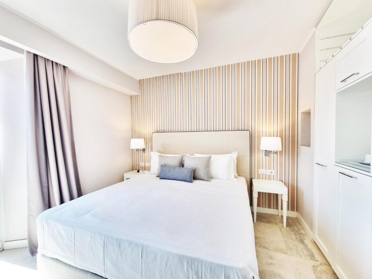 Hotel Plaza Porto Azzurro Bagian luar foto