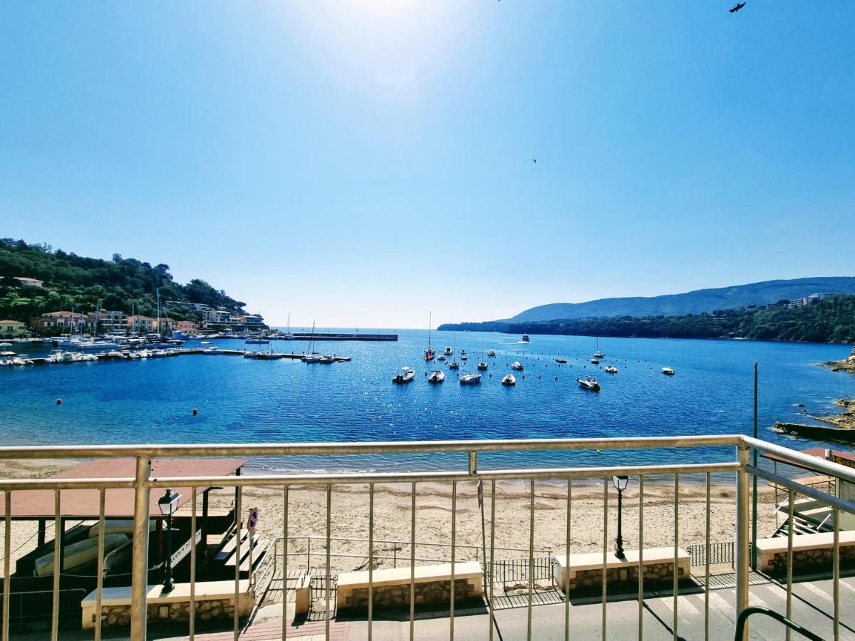 Hotel Plaza Porto Azzurro Bagian luar foto