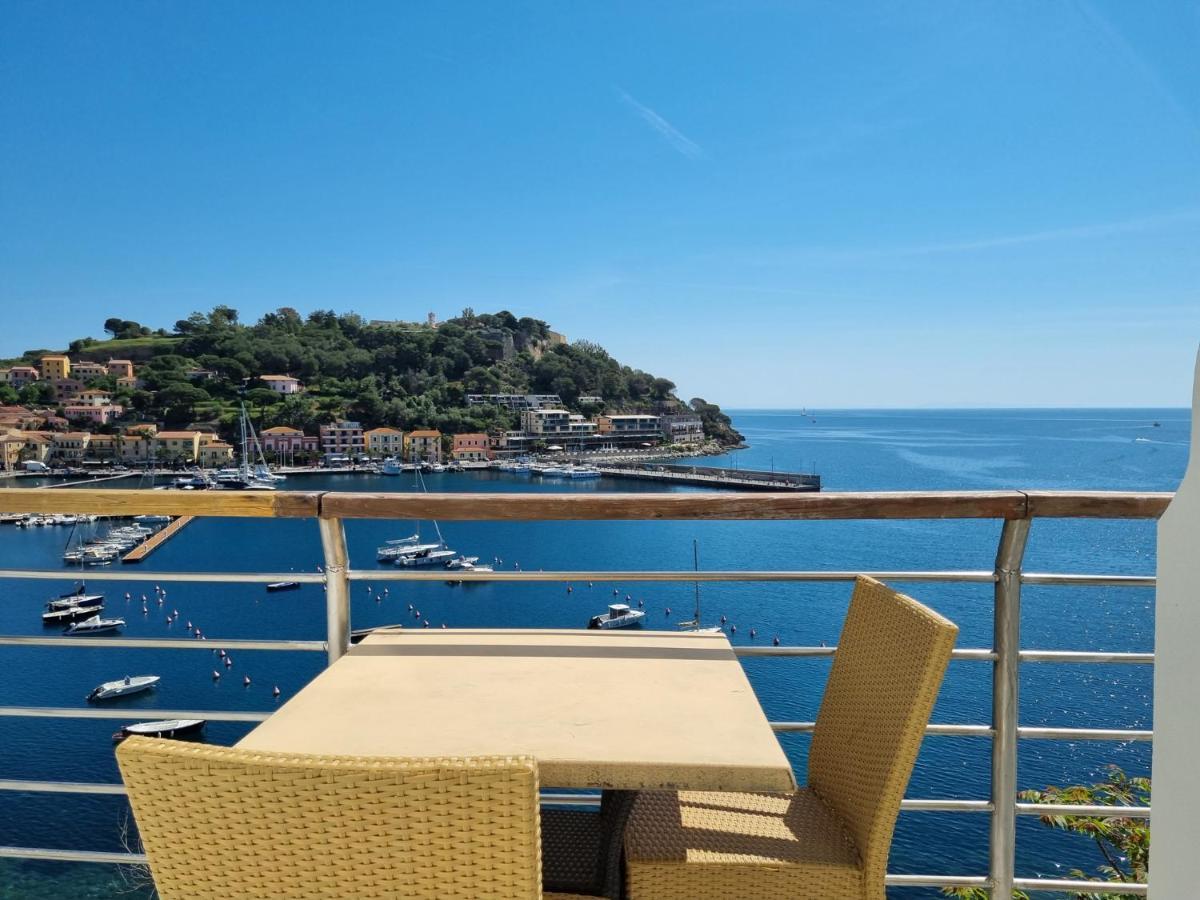 Hotel Plaza Porto Azzurro Bagian luar foto
