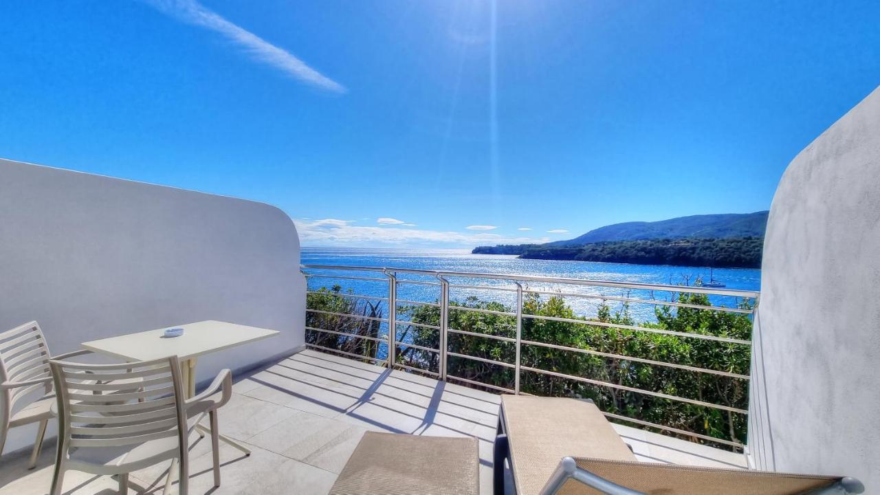 Hotel Plaza Porto Azzurro Bagian luar foto