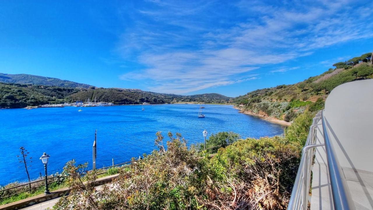 Hotel Plaza Porto Azzurro Bagian luar foto