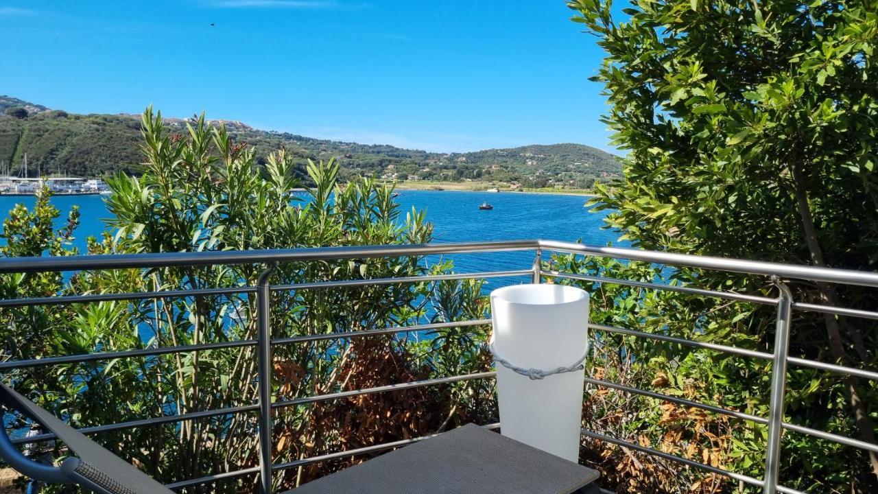 Hotel Plaza Porto Azzurro Bagian luar foto