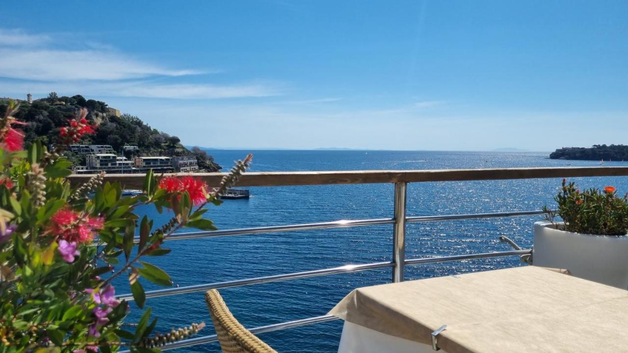 Hotel Plaza Porto Azzurro Bagian luar foto