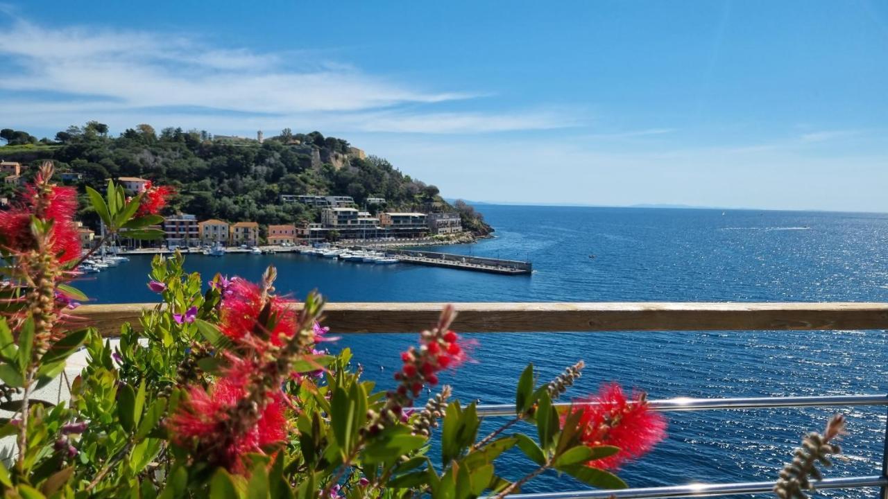 Hotel Plaza Porto Azzurro Bagian luar foto
