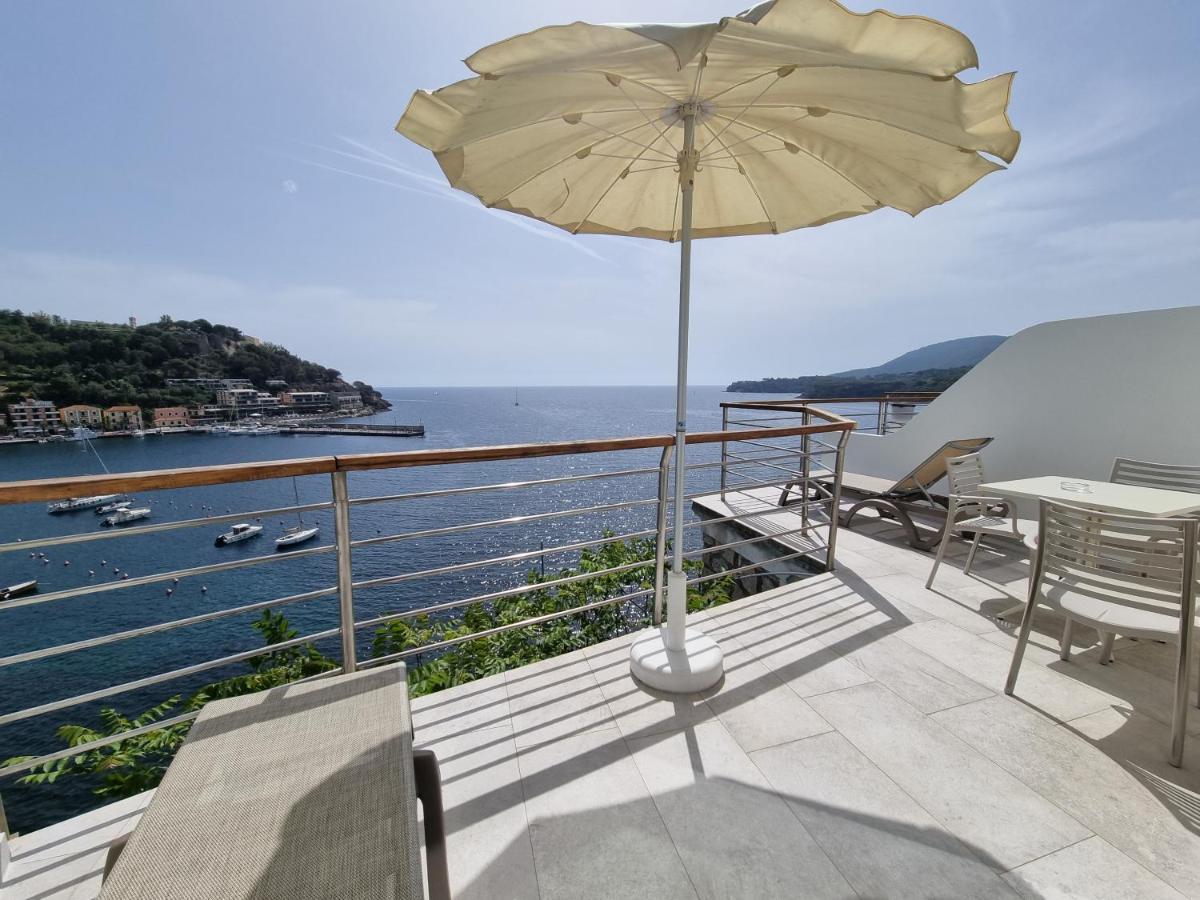 Hotel Plaza Porto Azzurro Bagian luar foto