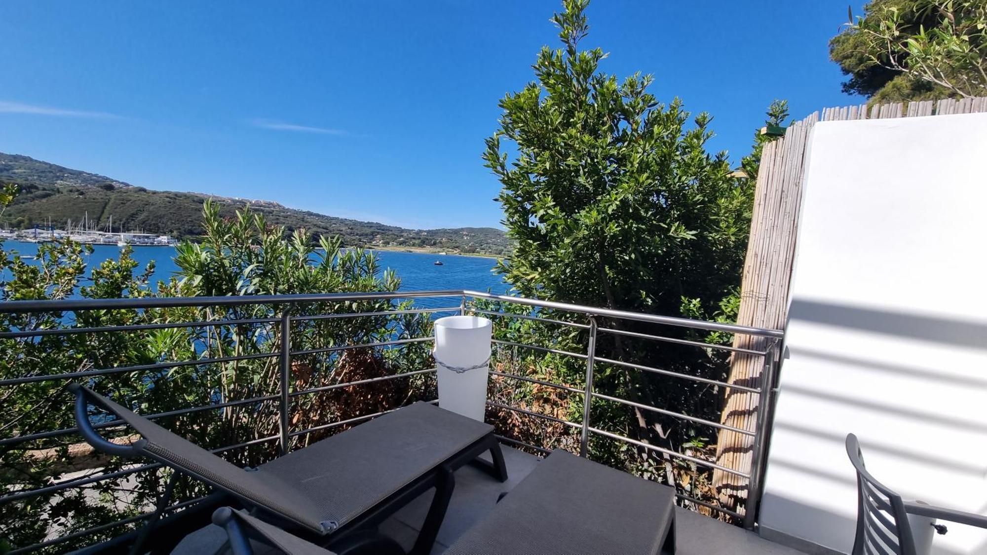 Hotel Plaza Porto Azzurro Ruang foto
