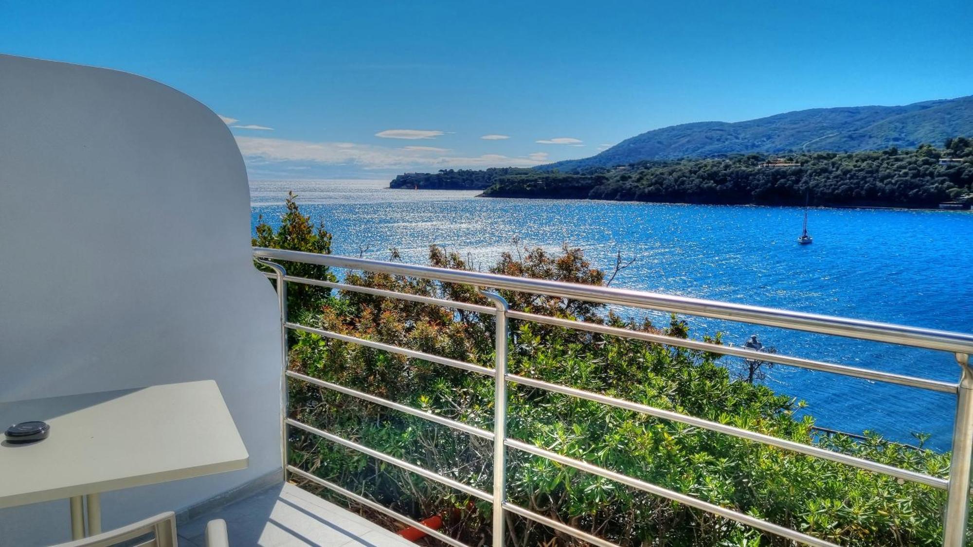 Hotel Plaza Porto Azzurro Ruang foto