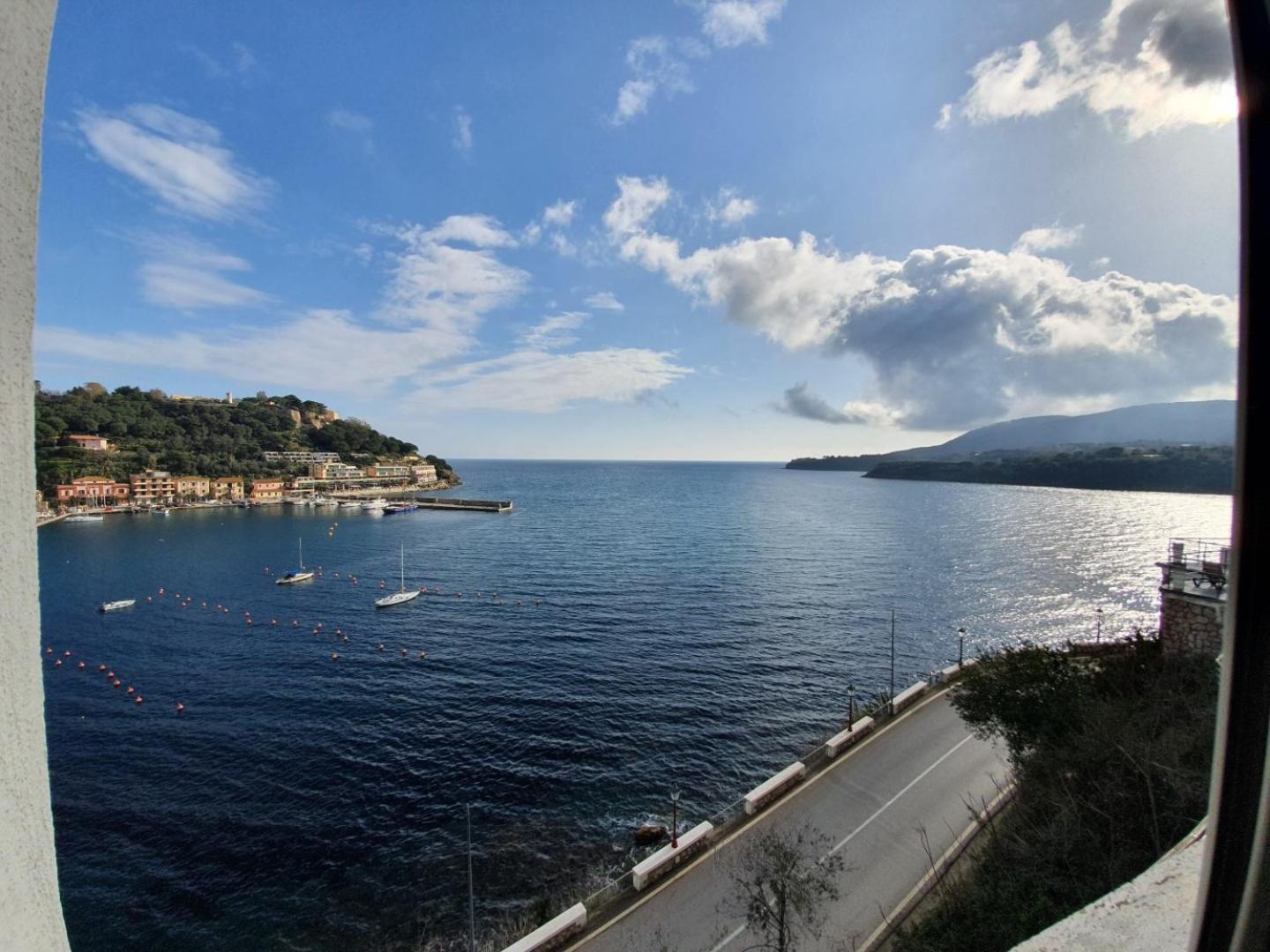 Hotel Plaza Porto Azzurro Ruang foto
