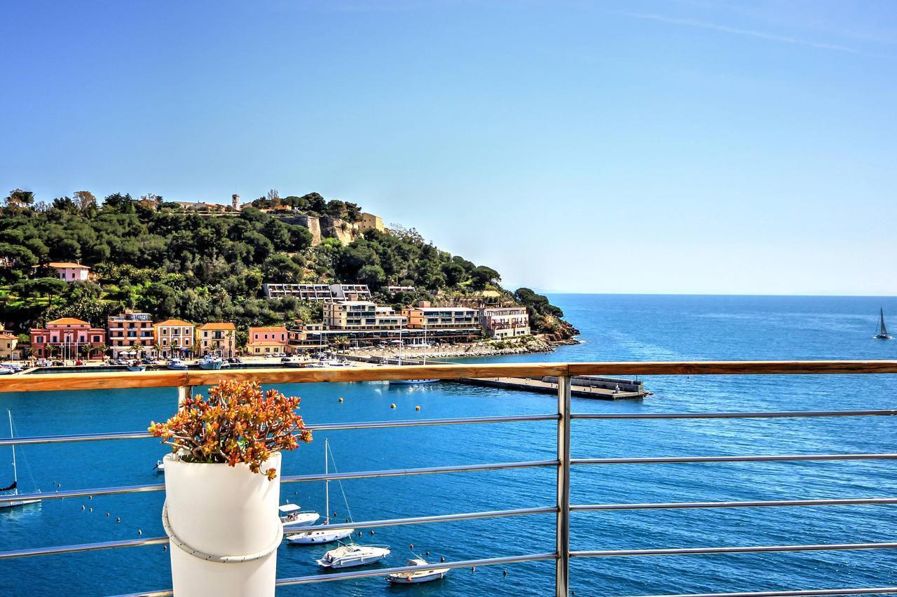 Hotel Plaza Porto Azzurro Bagian luar foto