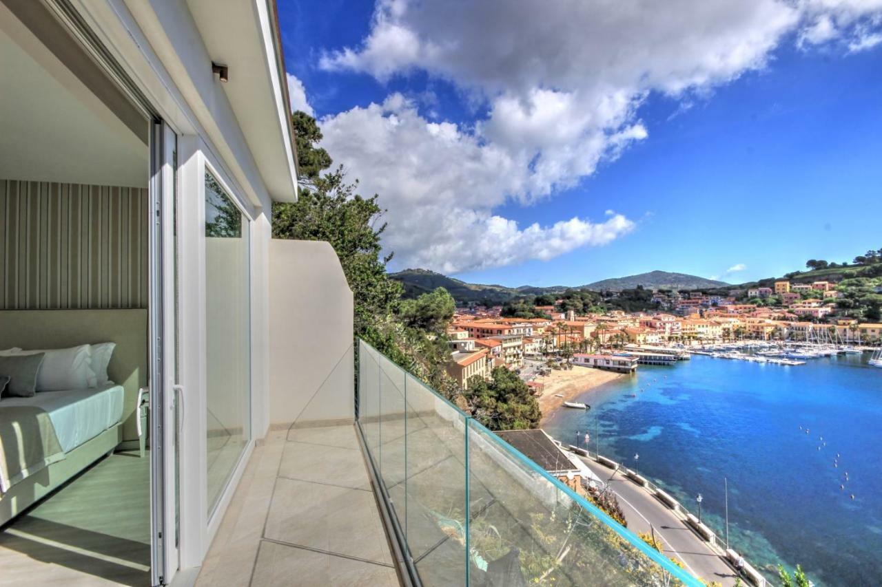 Hotel Plaza Porto Azzurro Bagian luar foto
