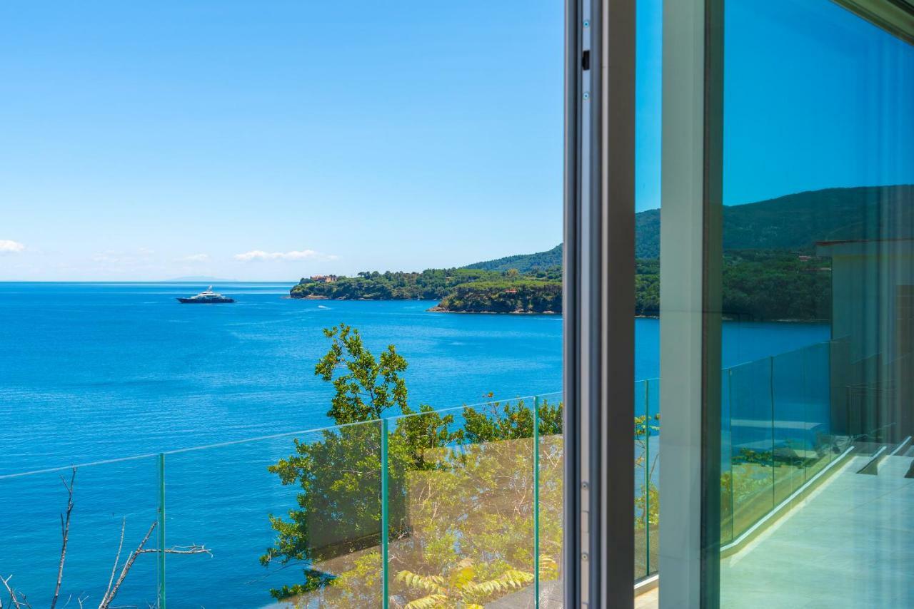 Hotel Plaza Porto Azzurro Bagian luar foto