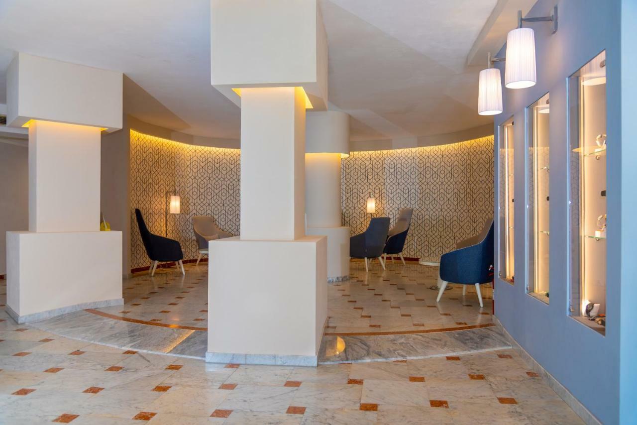 Hotel Plaza Porto Azzurro Bagian luar foto