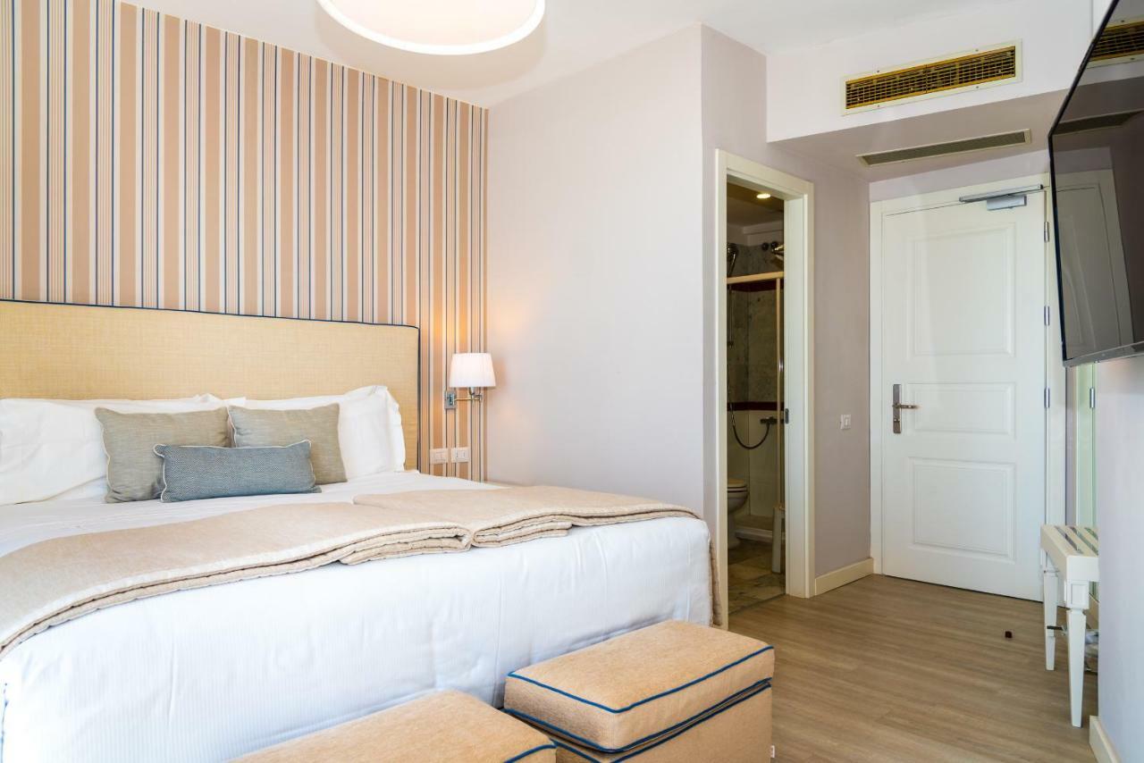 Hotel Plaza Porto Azzurro Bagian luar foto