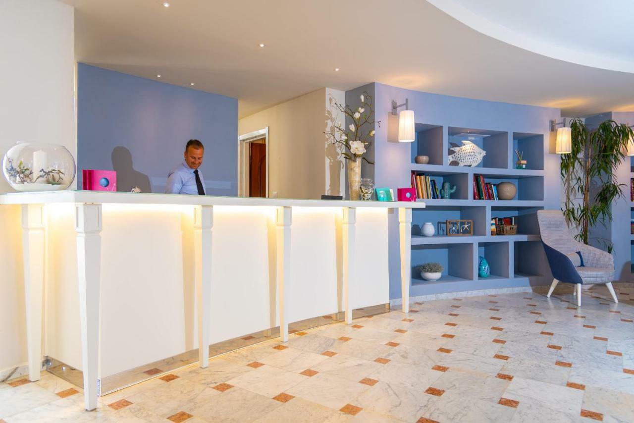 Hotel Plaza Porto Azzurro Bagian luar foto