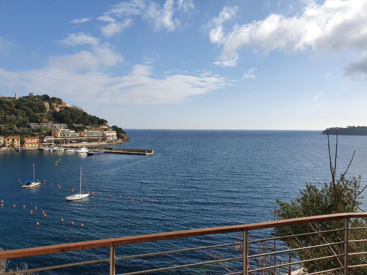 Hotel Plaza Porto Azzurro Bagian luar foto